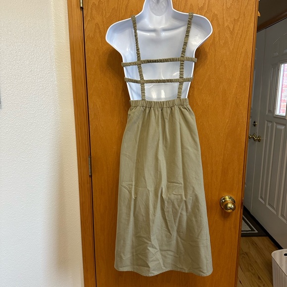 Forever 21 Dresses & Skirts - Forever 21 light green dress. Size small.